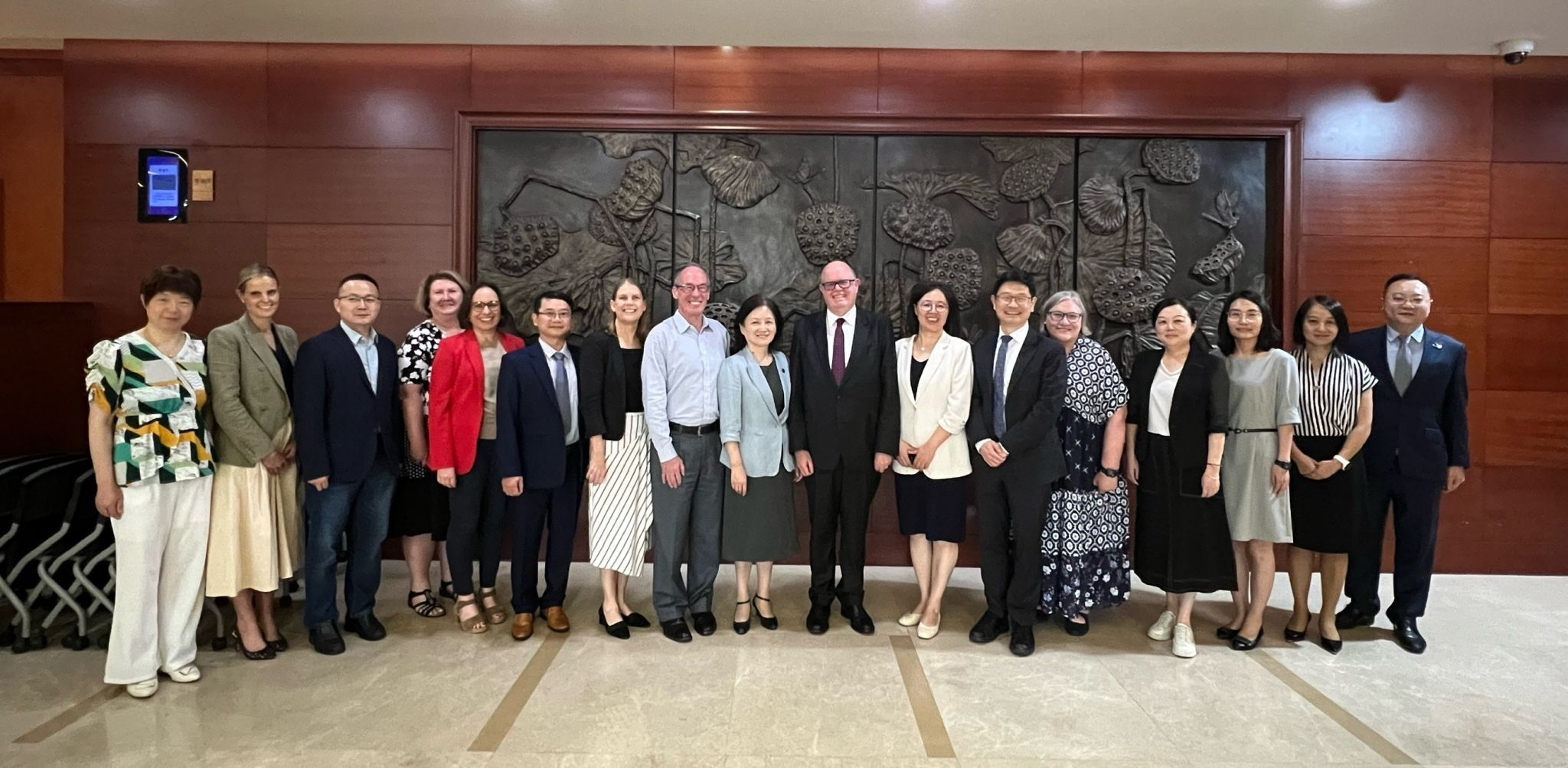 大合影.jpg 大合影.jpg