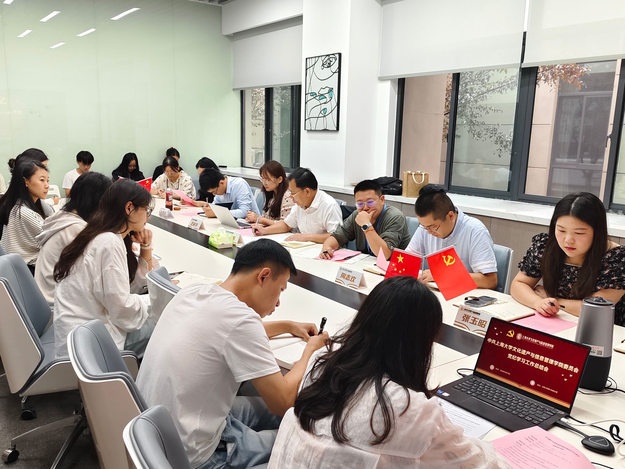 2.与会成员图.jpg 2.与会成员图.jpg