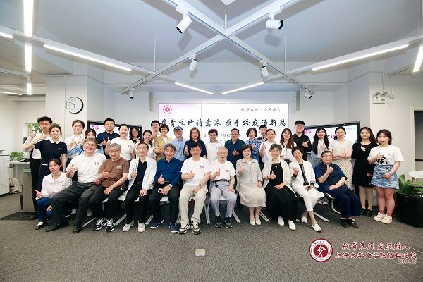 文学院值年返校诗会.jpg 文学院值年返校诗会.jpg