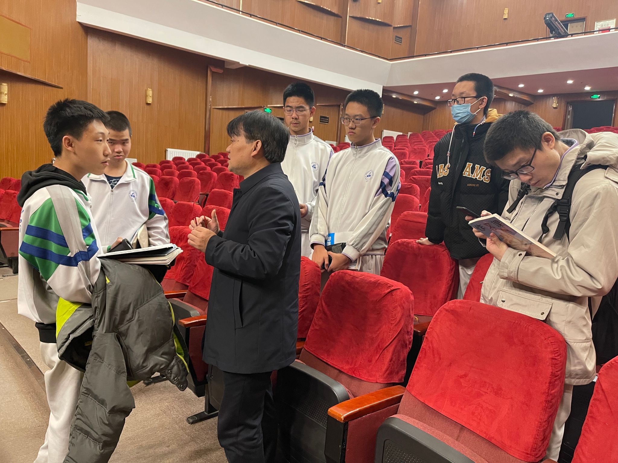 北京市八一中学宣讲会 答疑.jpg