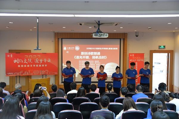 朗诵.JPG 朗诵.JPG