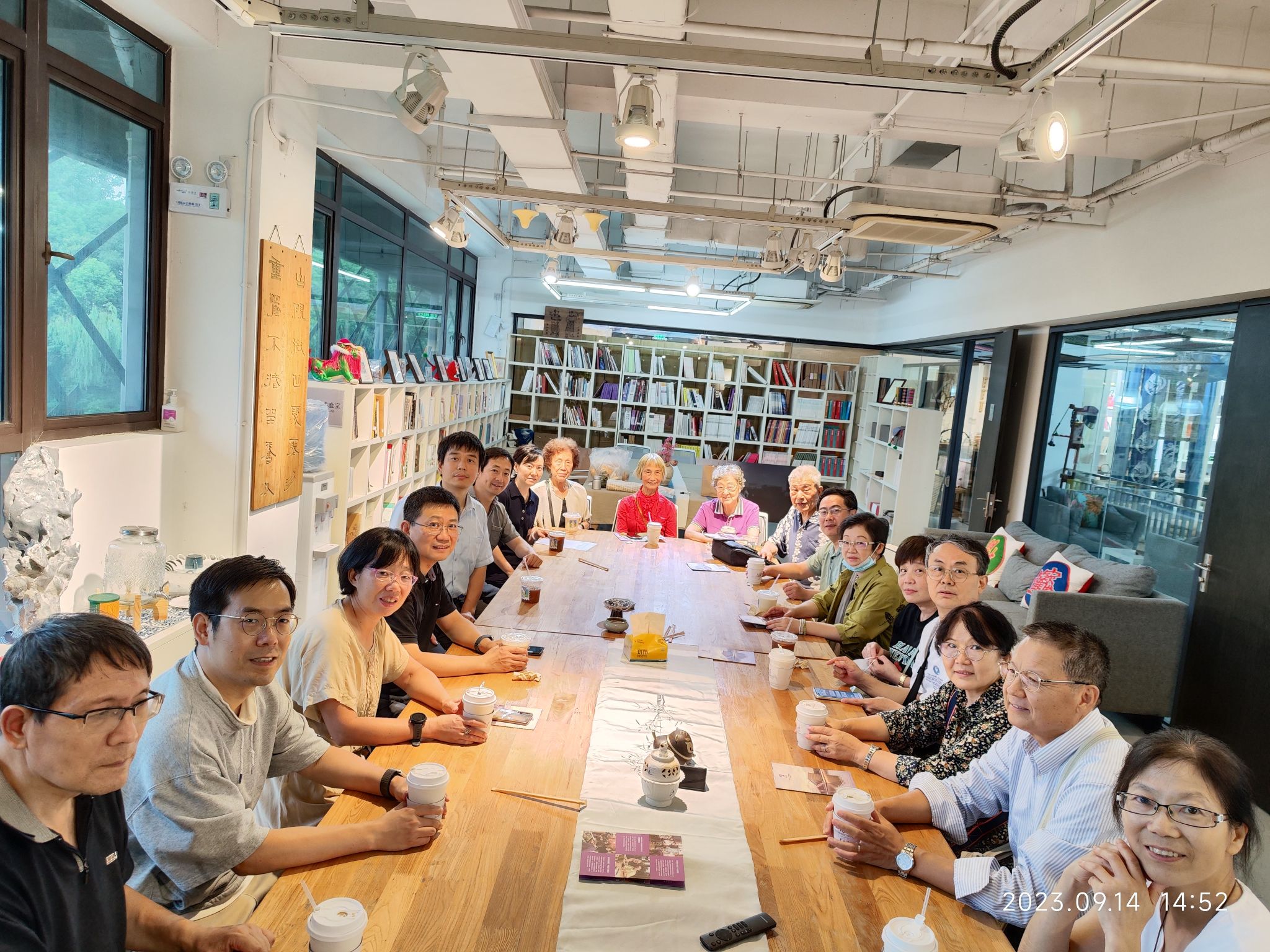 4新侨老侨座谈.jpg 4新侨老侨座谈.jpg