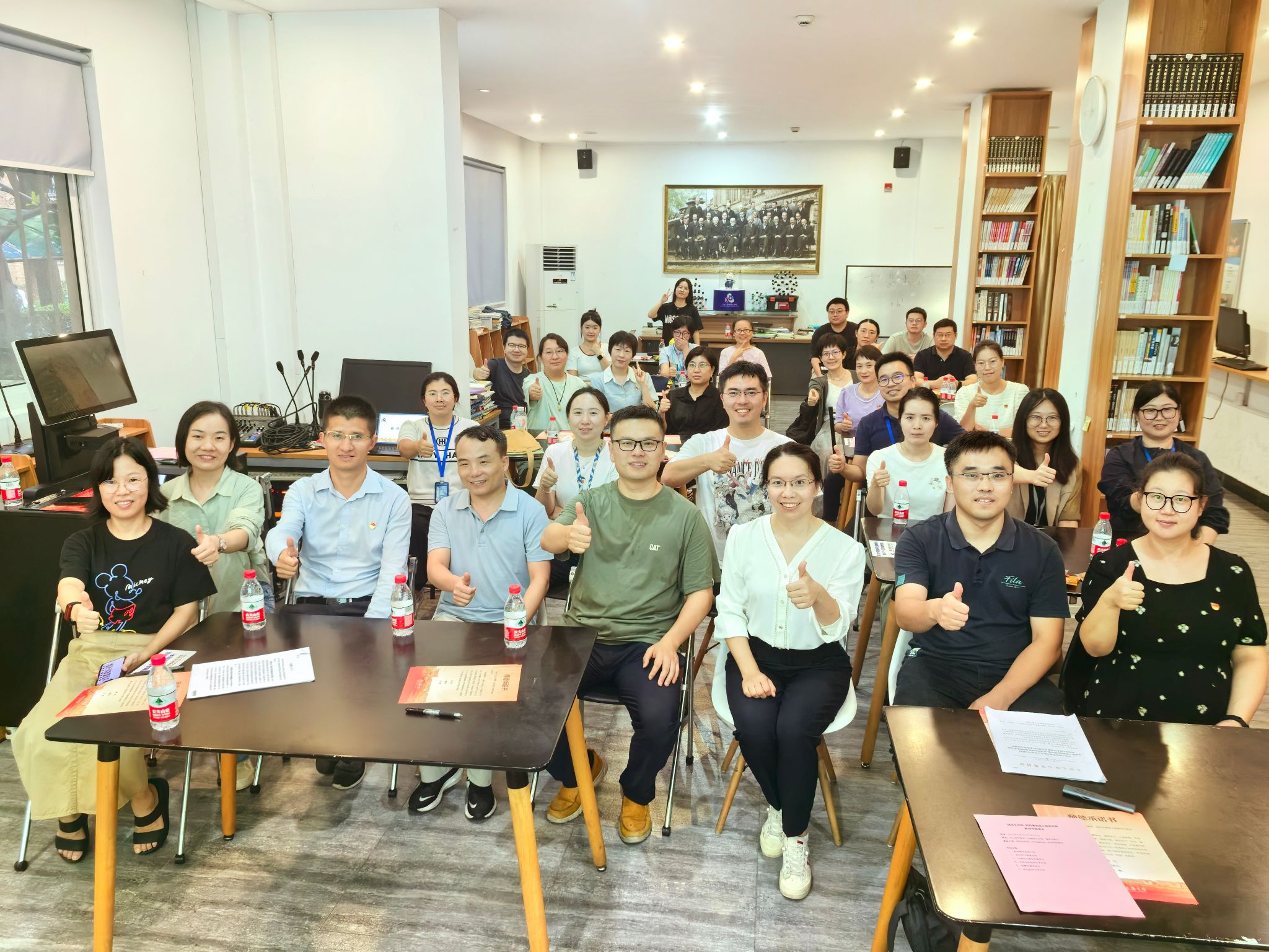 大合影.jpg 大合影.jpg